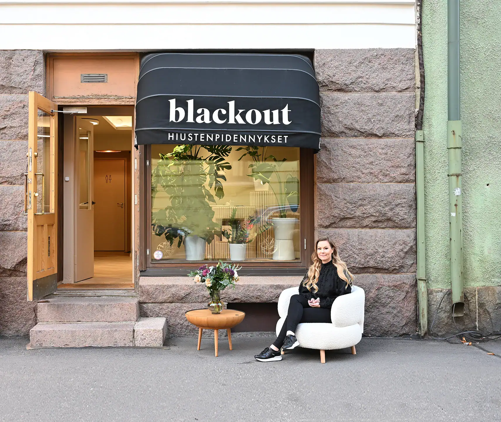 Blackout Helsinki – hiustenpidennyksiin erikoistunut kampaamo